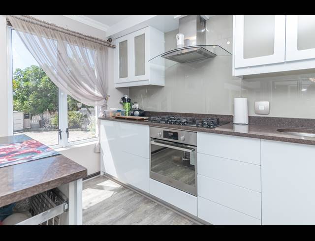 4 BEDROOM FREEHOLD FOR SALE IN BLUEWATER ESTATE